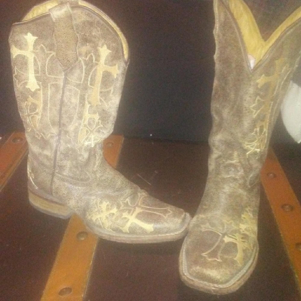 Womens boots size 6.5